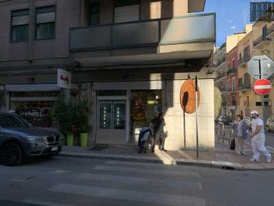 Passeggiamo per soli duecento metri, fino ad arrivare in via Napoli 85, dove si affaccia l��Antica Pasticceria Del Liceo� cos� chiamata perch� situata nelle vicinanze dello storico liceo classico Orazio Flacco